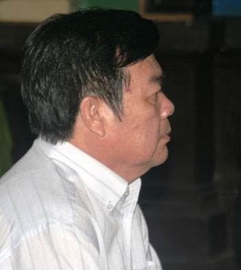 “Quan huyện” và nữ đại gia kêu... oan - 1 “Quan huyện” Nguyễn Văn Khỏe bất nhất trong lời khai nhận hối lộ