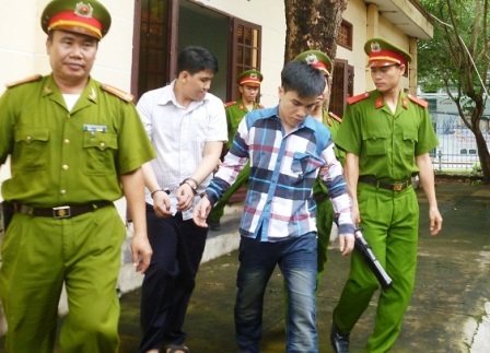 “Yêu nhầm” cô bé, cả hai phải vào tù cùng nhau dù một thời là tình địch