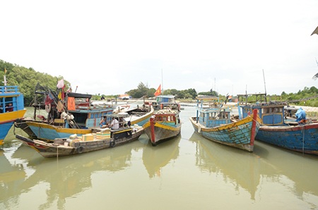 Vụ tàu chìm làm 9 người mất tích: Có thể do chở quá tải - 2 Một trong những nguyên nhân dẫn đến chìm tàu có thể do chở quá tải trọng quy định (Ảnh: Đình Thảo)