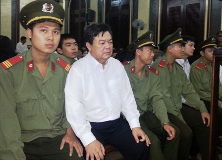 Nguyên Chủ tịch UBND huyện Hóc Môn chỉ nhận mức án 18 năm tù với 3 tội danh