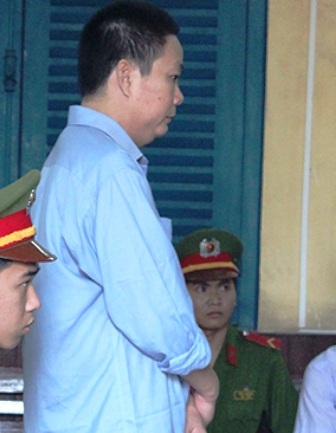 Bị cố sát “thừa sống, thiếu chết”, cô giáo vẫn xin giảm án cho chồng - 1 Đặng Văn Thắng tại tòa phúc thẩm được giảm án vì lòng bao dung của vợ!