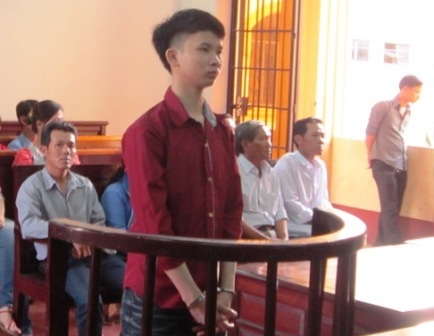 Giết chết cụ già 80 tuổi để cướp nhẫn vàng - 1 Bị cáo Dương trước vành móng ngựa