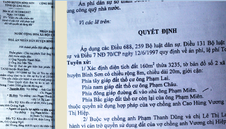 Đất đang có tranh chấp, chính quyền vẫn cho chuyển nhượng, cấp sổ đỏ - 2 Bản án tuyên vượt nội dung yêu cầu khởi kiện. Dựa vào nội dung tòa tuyên vượt rào này,