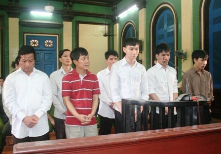Giám đốc thuê đàn em Dung Hà giết “phó tướng” bị tuyên án tử hình - 4 Tại phiên tòa sơ thẩm lần trước, Chướng còn bệ vệ ra tòa