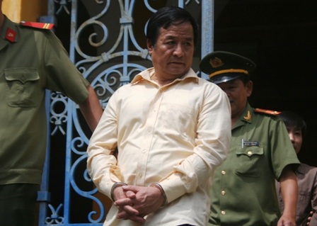 Giám đốc thuê đàn em Dung Hà giết “phó tướng” bị tuyên án tử hình - 3 Tại phiên tòa sơ thẩm lần trước, Chướng còn bệ vệ ra tòa