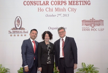 Tổng Lãnh sự Nga được bầu làm trưởng đoàn ngoại giao TPHCM - 1 Từ