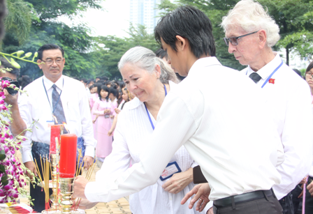 Kính cẩn nghiêng mình trước Đại tướng