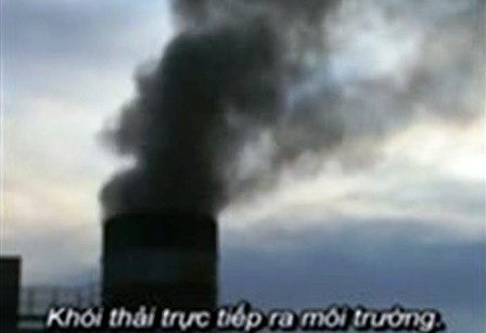 Cuộc sống người dân Bà Rịa – Vũng Tàu điêu đứng vì bụi thép - 6 Cột khói đen kịt từ nhà máy thép Đồng Tiến do người dân quay lại