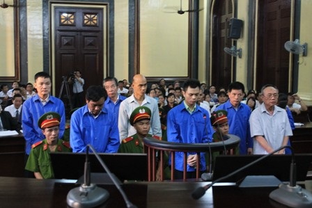Xét xử vụ tiêu cực gây thiệt hại hàng trăm tỷ đồng tại ALCII - 2 Các bị cáo trước vành móng ngựa