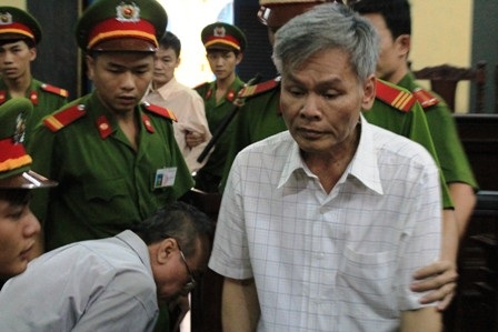 Bị cáo Vũ Quốc Hảo bình thản lĩnh án tử hình còn bị cáo Đặng Văn Hai xỉu ngay trước vành móng ngựa