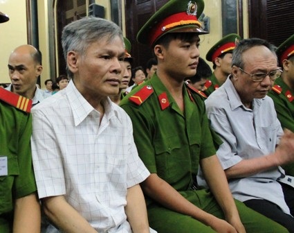 Bị cáo Vũ Quốc Hảo bình thản lĩnh án tử hình còn bị cáo Đặng Văn Hai xỉu ngay trước vành móng ngựa