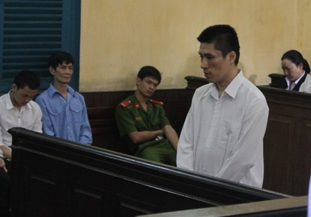 Chồng tưới xăng đốt vợ trong cơn phê ma túy - 1 Bị cáo Nguyễn Duy Thịnh