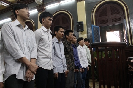 Xét xử vụ chặt tay, cướp xe SH: Nạn nhân vẫn còn ám ảnh - 3 Các bị cáo trước vành móng ngựa