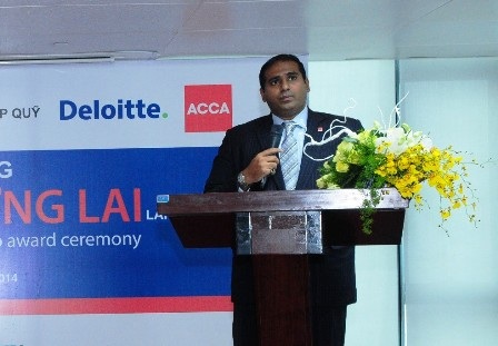 Trao 60 suất học bổng “Thắp sáng tương lai” đến SV ngành Tài chính, Kế toán - 2 Ông Reza Ali - Giám đốc khu vực các thị trường mới nổi, Châu Á, ACCA phát biểu.