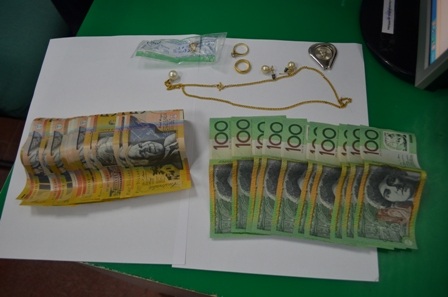 Tiền và tài sản trong ví chị Diệu