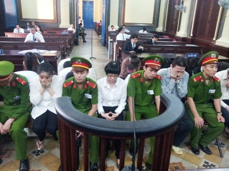 Vụ siêu lừa Huyền Như: Luật sư đối đáp trước giờ nghị án - 2 Phiên tòa sáng nay diễn ra phần tranh luận của các luật sư