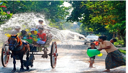 Tranh thủ đến Myanmar trước ngày nước này đóng cửa tour caravan - 1 Lễ hội té nước ở Myanmar diễn ra giữa tháng 4 hàng năm