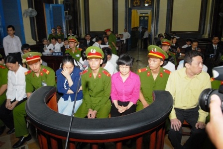 Luật sư biện giải thế nào về tội trạng của siêu lừa Huyền Như? - 3 Luật sư đề nghị tuyên không phạm tội đối với bị cáo Tuyết Anh
