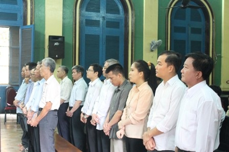 Các bị cáo tại phiên tòa sơ thẩm ngày 6/1