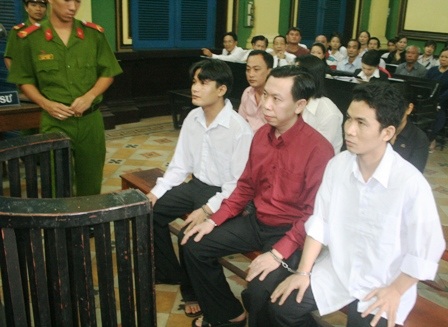 Gia hạn thêm 4 tháng để điều tra lại vụ massage kích dục Tân Hoàng Phát - 1 Tập đoàn massage kích dục hầu tòa