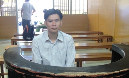 Chuyên viên ATM “rút ruột” ngân hàng gần 4 tỷ đồng - 1 Bị cáo Nguyên tại tòa