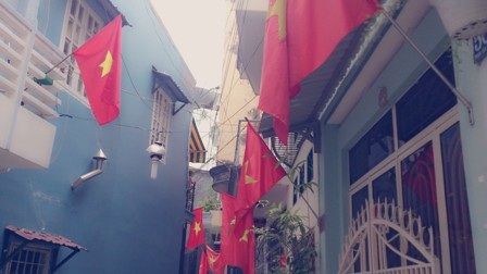 Ấm áp lá cờ Tổ quốc ngày Xuân - 3 Cờ đỏ sao vàng bay phất phới trong ngày Xuân