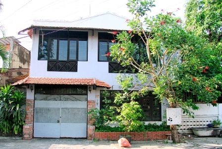 "Đại gia" ẩn danh rút lại 10,5 tỷ định chuộc nhà cho Chánh Tín - 2 Căn nhà mà Chánh Tín đang ở không còn cởi mở với báo chí