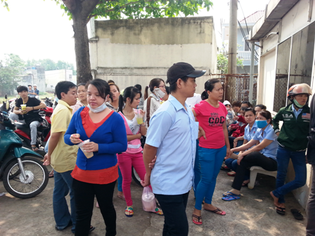 Gần 100 công nhân đồng loạt viết đơn xin nghỉ việc - 1 Công nhân ngừng việc phản đối chủ doanh nghiệp Hàn Quốc