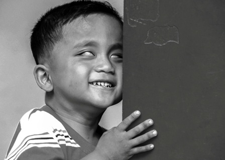 “Vượt qua bóng tối” - 2 Hồn nhiên