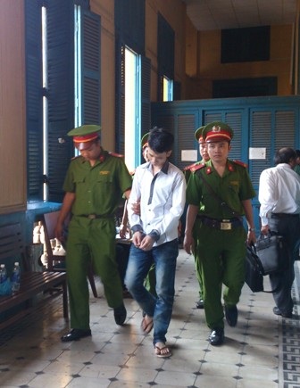 Nam sinh đâm chết cụ ông 80 tuổi, cướp nhẫn vàng - 2 Dù khai ra đồng phạm nhưng Dương không được giảm án