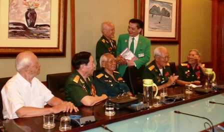 Các cựu chiến binh đã không giấu được niềm tự hào khi kể về trận đánh lịch sử 60 năm về trước