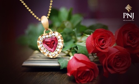 Cộng đồng mạng săn lùng dây chuyền “Trái tim tình Mẹ” cho 8/3