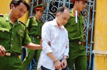 Đâm chết bảo vệ dân phố vì dám can mình đánh nhau - 1 Bị cáo Thanh tại tòa