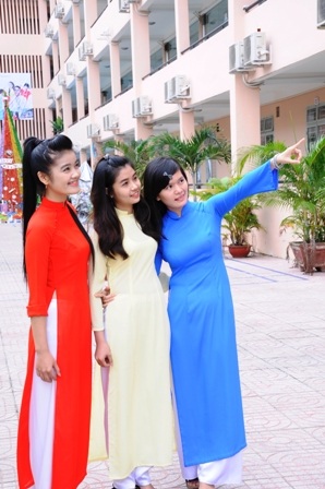 Trường Cao đẳng VHNT&DL Sài Gòn tuyển sinh thi ba chung và xét tuyển học bạ - 1 Nét duyên dáng của nữ sinh trường Cao đẳng Văn hóa Nghệ thuật và Du lịch Sài Gòn.