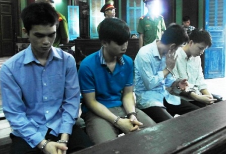 Kẻ cầm đầu băng nhóm chặt tay cô gái, cướp xe SH xin tha tội chết - 1 Băng cướp gây xôn xao dư luận trước tòa phúc thẩm