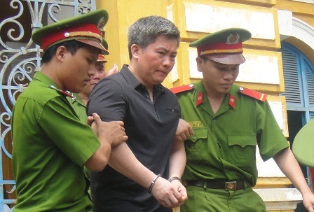 Lĩnh án tử hình vì giấu hơn 1kg heroin trong 3 chiếc quần lót - 1 Dinh Jason tại tòa