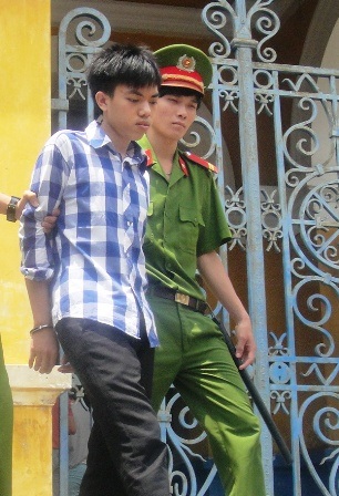 Ngọc Em, kẻ cầm dao đâm chết người lĩnh án chung thân