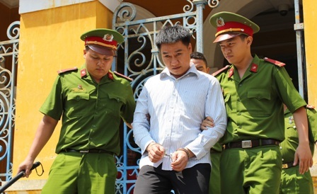 Bị đâm chết vì "xù" tiền… nhậu - 1 Bị cáo Tùng tại tòa