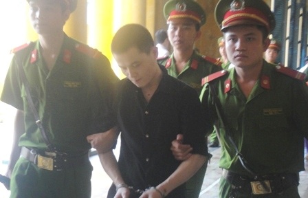 Trường phải trả giá đắt cho hành vi ghen tuông mù quáng và đòi hỏi vô tâm