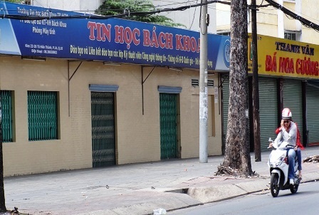 Có một Sài Gòn "sống chậm", bình yên hiếm gặp - 11 Trước cổng trường đại học nay cũng vắng bóng sinh viên