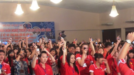 Các bạn trẻ cần có “kỹ năng yêu nước” - 1 Hàng ngàn sinh viên cùng ủng hộ biển Đông