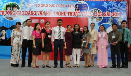 Trường Cao đẳng VHNT&DL: Đổi mới giáo dục và nâng cao chất lượng phục vụ SV - 2 Đội ngũ cán bộ, giảng viên, nhân viên nhà trường luôn hết mình vì sự nghiệp giáo dục.