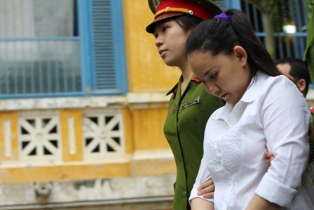 Bị cáo Nhờ được đưa vào phòng xử