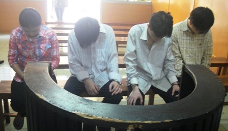 Các bị cáo trước vành móng ngựa