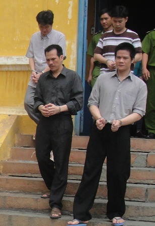 Bị cáo Thái (áo đen) tại tòa