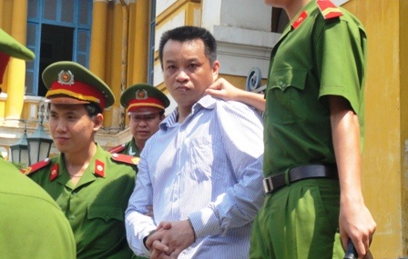 Tử hình nguyên chiến sĩ bảo vệ trại giam cầm đầu đường dây buôn ma túy - 3 Nguyên chiến sĩ bảo vệ trại giam Nguyễn Tấn Duy tại tòa