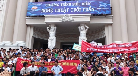 Sinh viên TPHCM xuống đường biểu tình phản đối Trung Quốc - 5 Sinh viên TPHCM phản đối Trung Quốc bằng cách rất riêng của mình