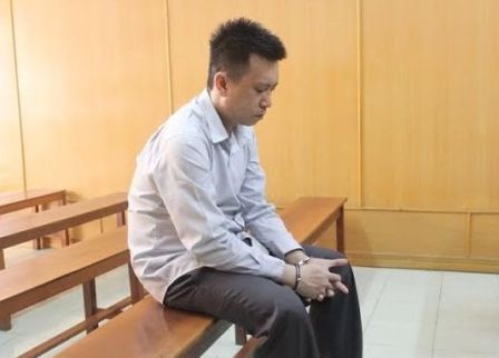 Lừa 400 triệu đồng chạy việc vào Cảng Sài Gòn - 1 Bị cáo Lê Công Duy Minh tại tòa