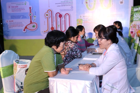 Khởi đầu một mùa hè khỏe mạnh, vui tươi - 5 Chụp ảnh tại Bức tường Bụng khỏe