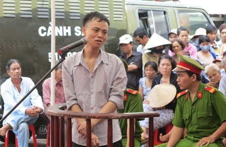 Kẻ “cuồng yêu” lĩnh án tử hình - 1 Lê Thanh Bình tại tòa lưu động